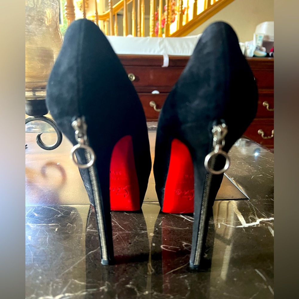 Authentic  Christian Laboutin heels.  Bianca suede heels 👠 Size 38 1/2